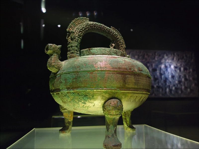 the ancient bronze ding vessels Shanghai Museum