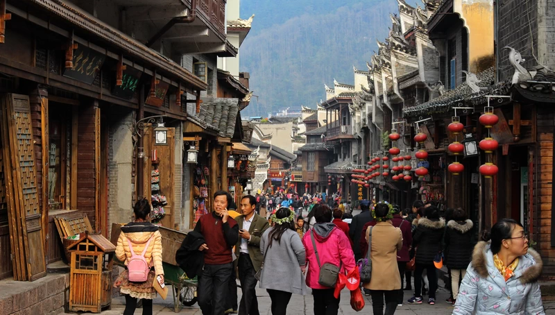 The crowd in Fenghuang