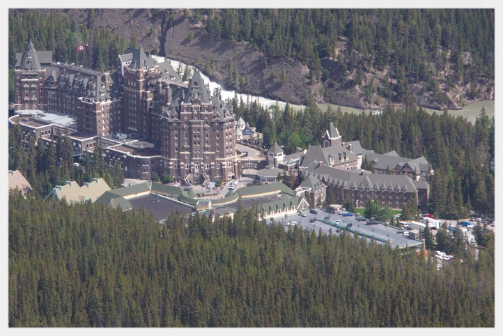 费尔蒙温泉酒店（Fairmont Banff Springs）