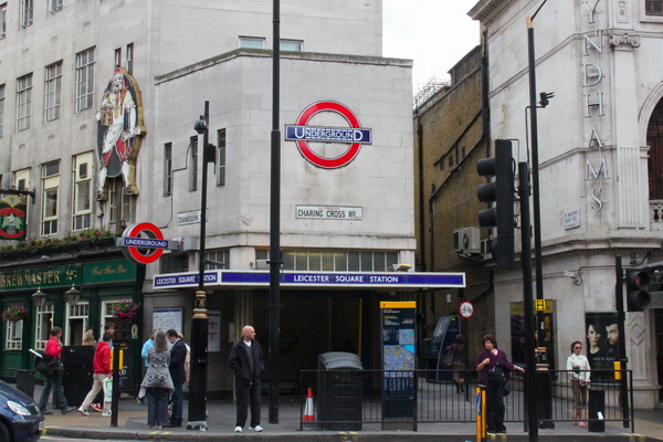 莱斯特广场地铁（Leicester Square Station）