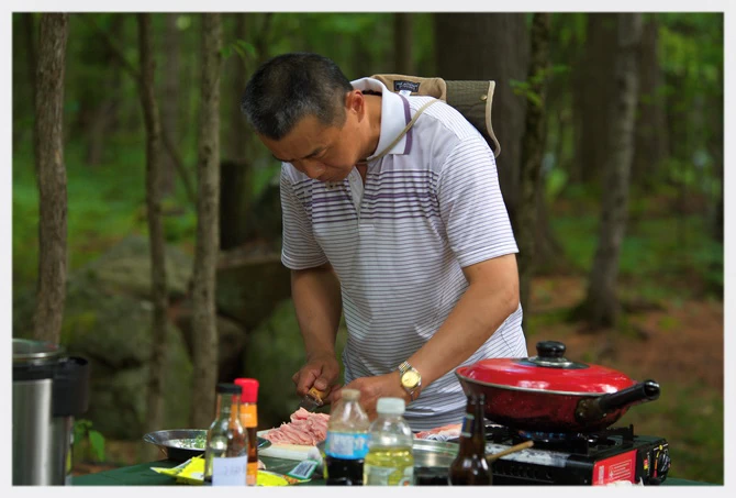 Tang 一看动作就知道，在家是模范丈夫