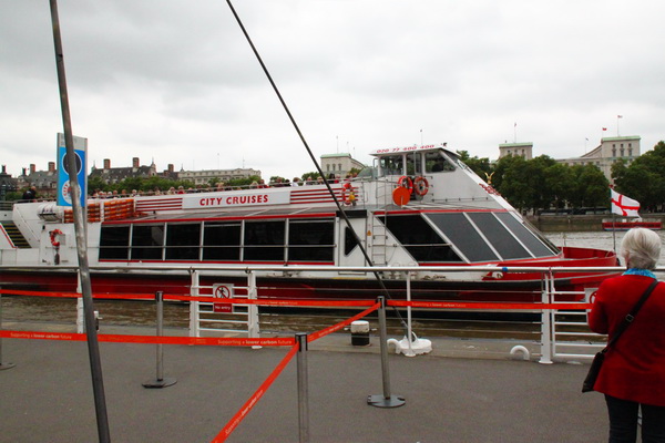 伦敦眼码头（London Eye Pier）等船