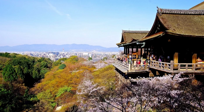 清水寺 Kiyomizu-dera （位于东区的南面）