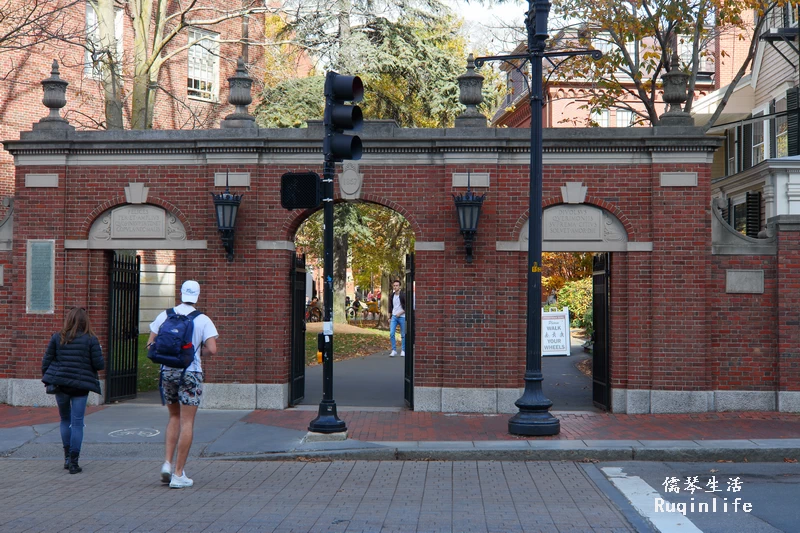 哈佛大学几个学区大门随便进出，没有保安