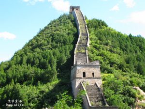 the less touristy Huanghuacheng Great Wall