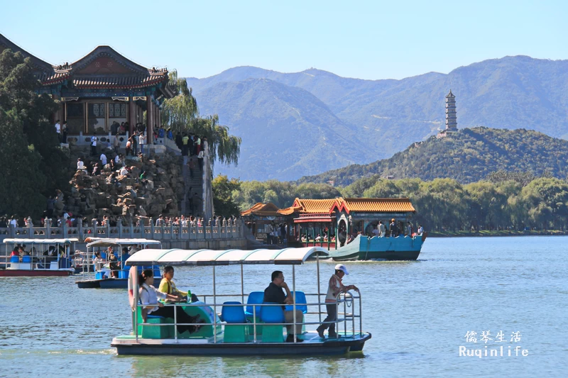 Boating on the Kunming Lake in Summer Palace
