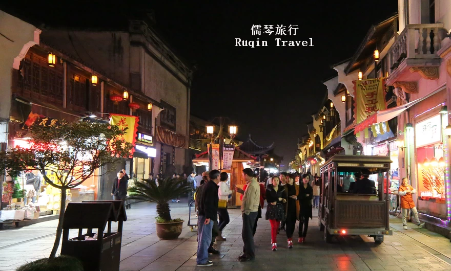 a leisurely exploration of Hefang Street in Hangzhou