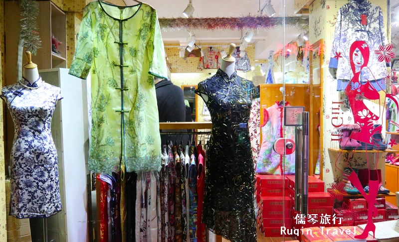 A street-front shop at Yandai Xiejie Market