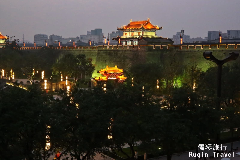 Xi'an Nightlife -  Illuminated Xi'an City Wall