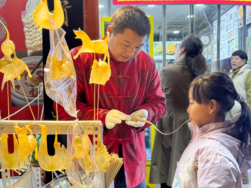 Candy Making: Many stalls showcase traditional candy-making techniques