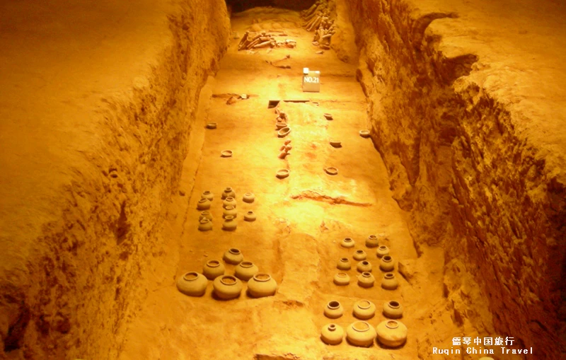 The burial artifacts inside the Tomb of Emperor Jingdi