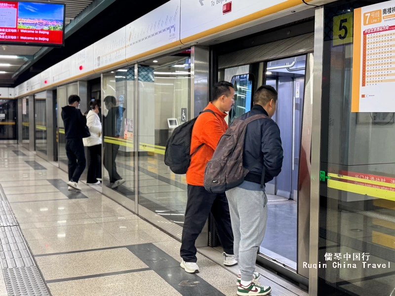  Boarding the Train Beijing subway