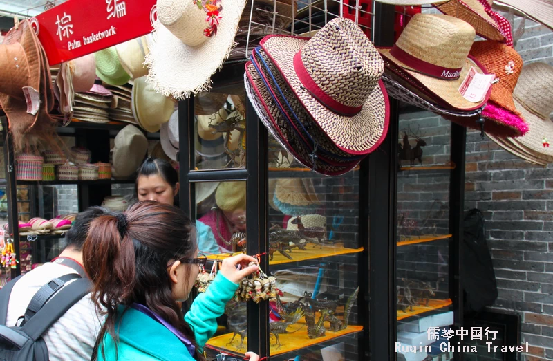 Local Crafts and Souvenirs at Jinli Street