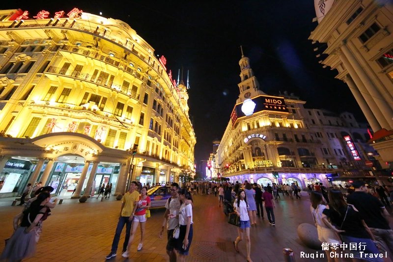 Shanghai Nanjing Road in the evening