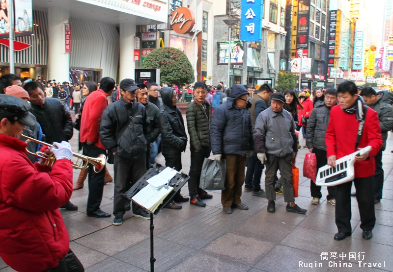 Nanjing Road,  a lively stage for street performers