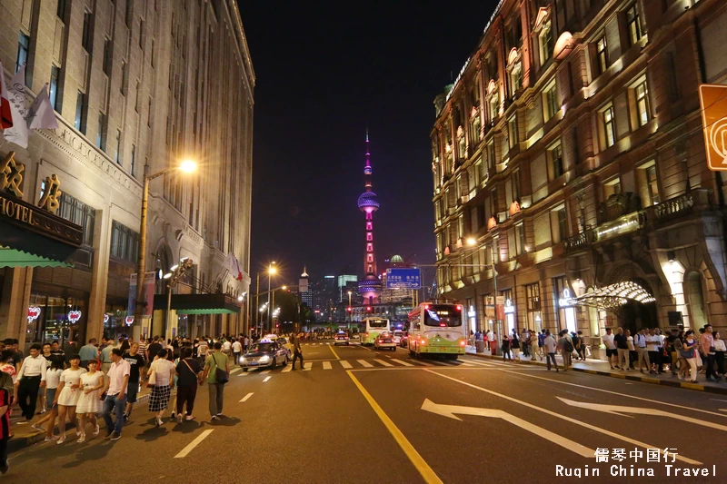 The Eastern Tip of Nanjing Road: Peace Hotel and the Bund