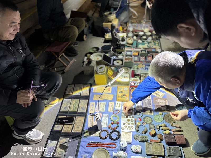 Seeking his favourite antiques. at Beijing Daliushu Market