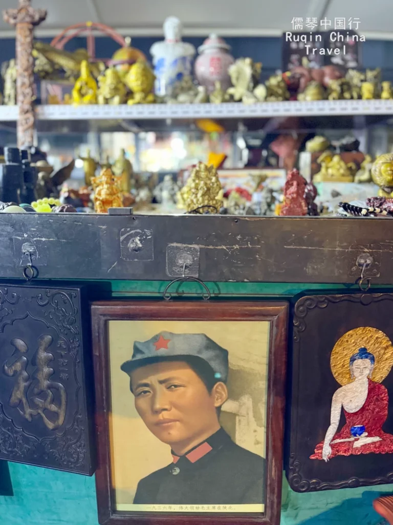 Daliushu Night Market has some Mao memorabilia