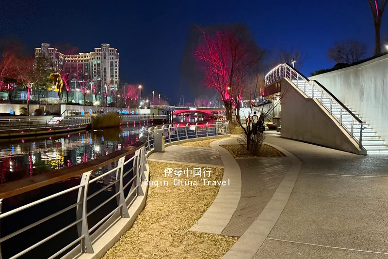 Stroll along Liangma River at night