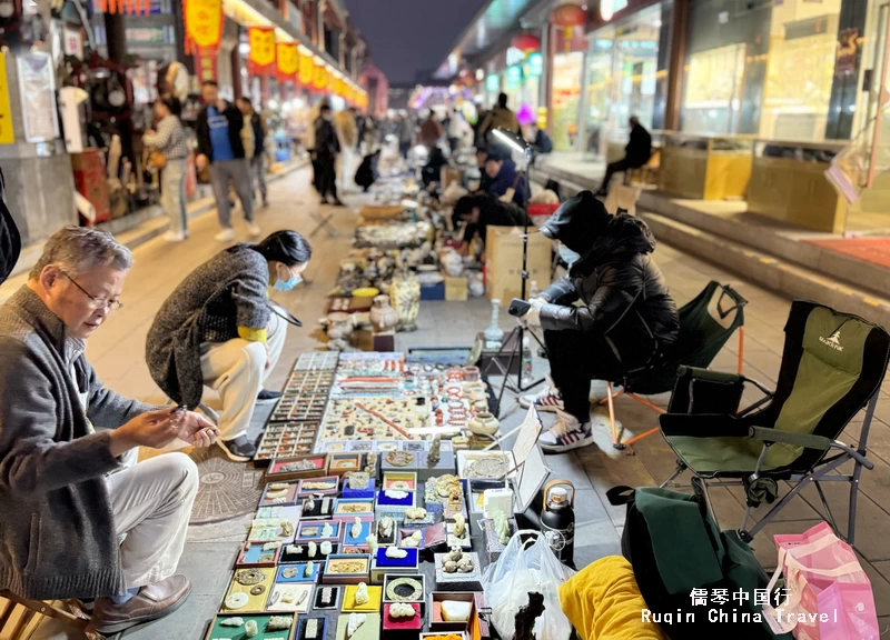 Panjiayuan Ghost Market: A Guide to Beijing’s Night Antique Bazaar