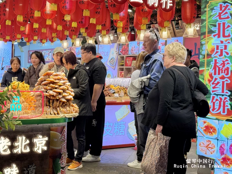 Foreign travellers are curious about Beijing street food