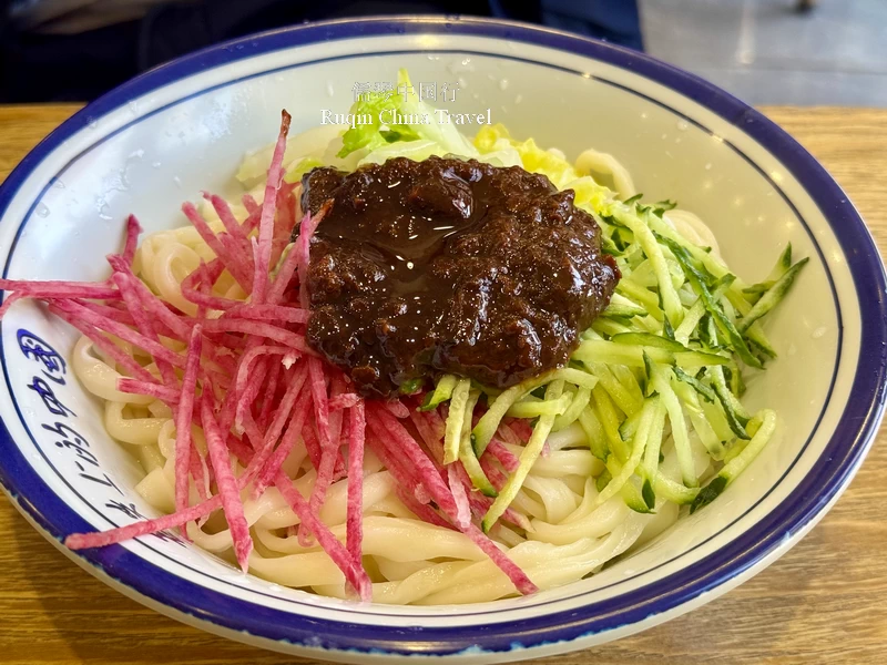  Zhajiangmian: A Classic Beijing Street Food