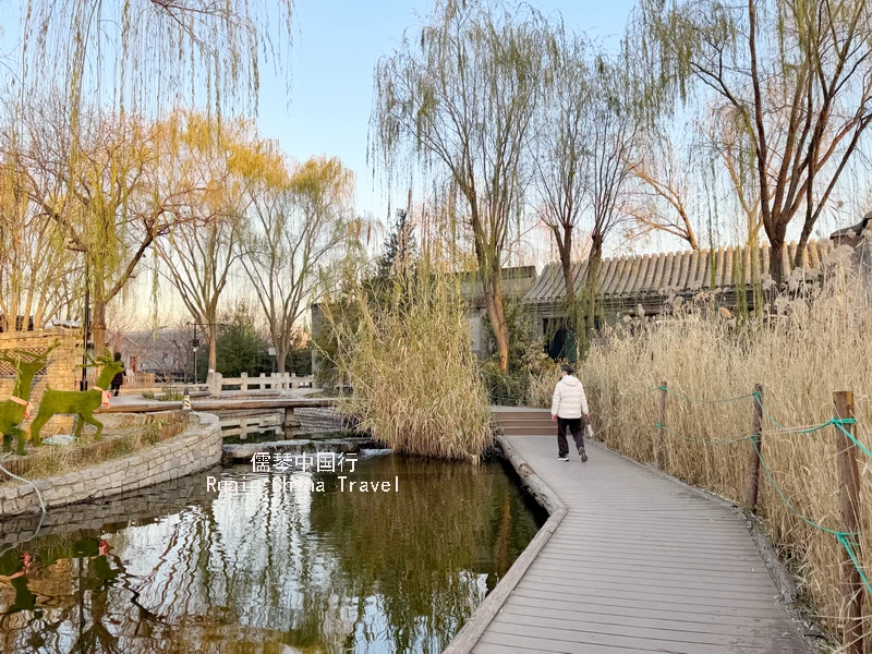 The Sanlihe River’s clear waters create a peaceful setting