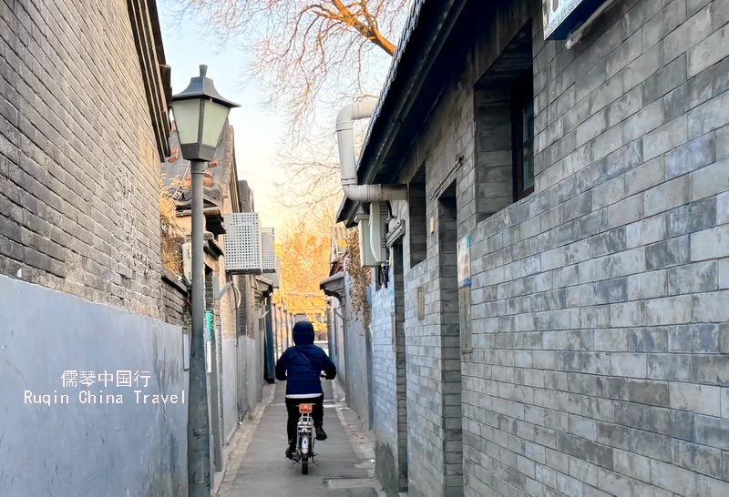 A narrow hutong in the Sanlihe Park area.