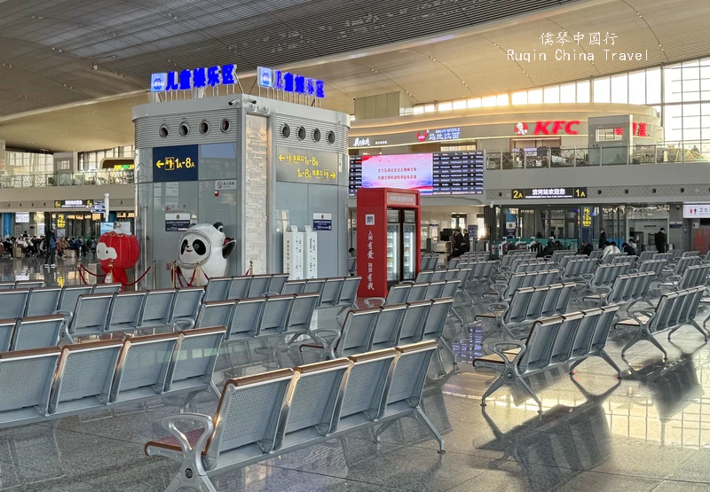 The waiting room at Qinghe Railway Station