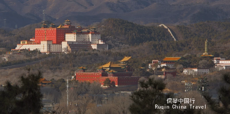 A full view of Putuo Zongcheng Temple and Xumi Fushou Temple from Ducheng Terrace of Pule Temple