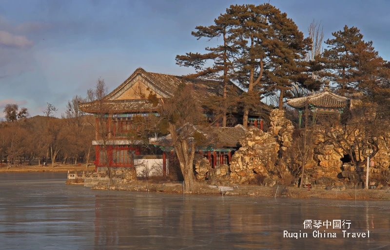 The Smoke and Rain Tower on Qinglian Island in the Mountain Resort.