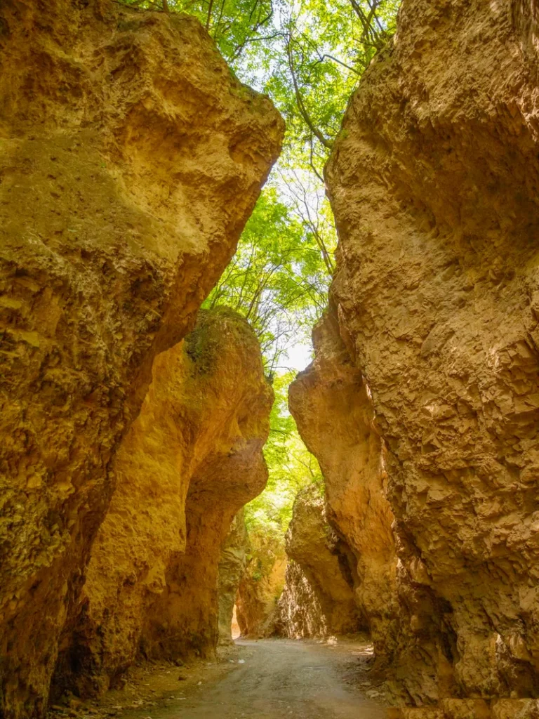 The "A Thread of Sky" (一线天）near Cuandixia Village