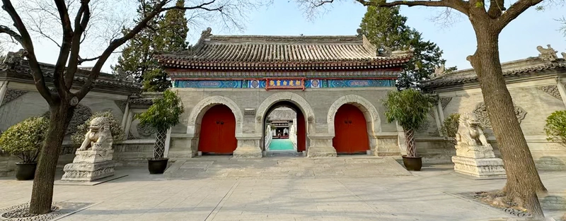 The Main Entrance to White Cloud Temple, a best Taoist Temple in Beijing