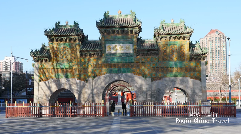 The the ancient archway of Dongyue Temple