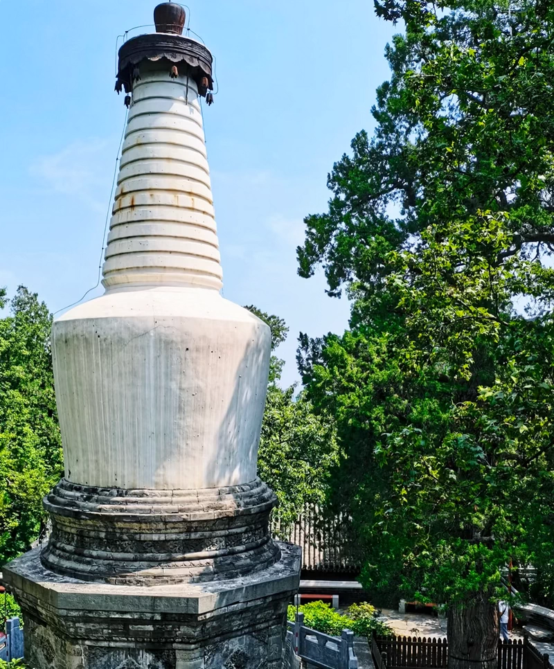 The White Pagoda at Dajue Temple