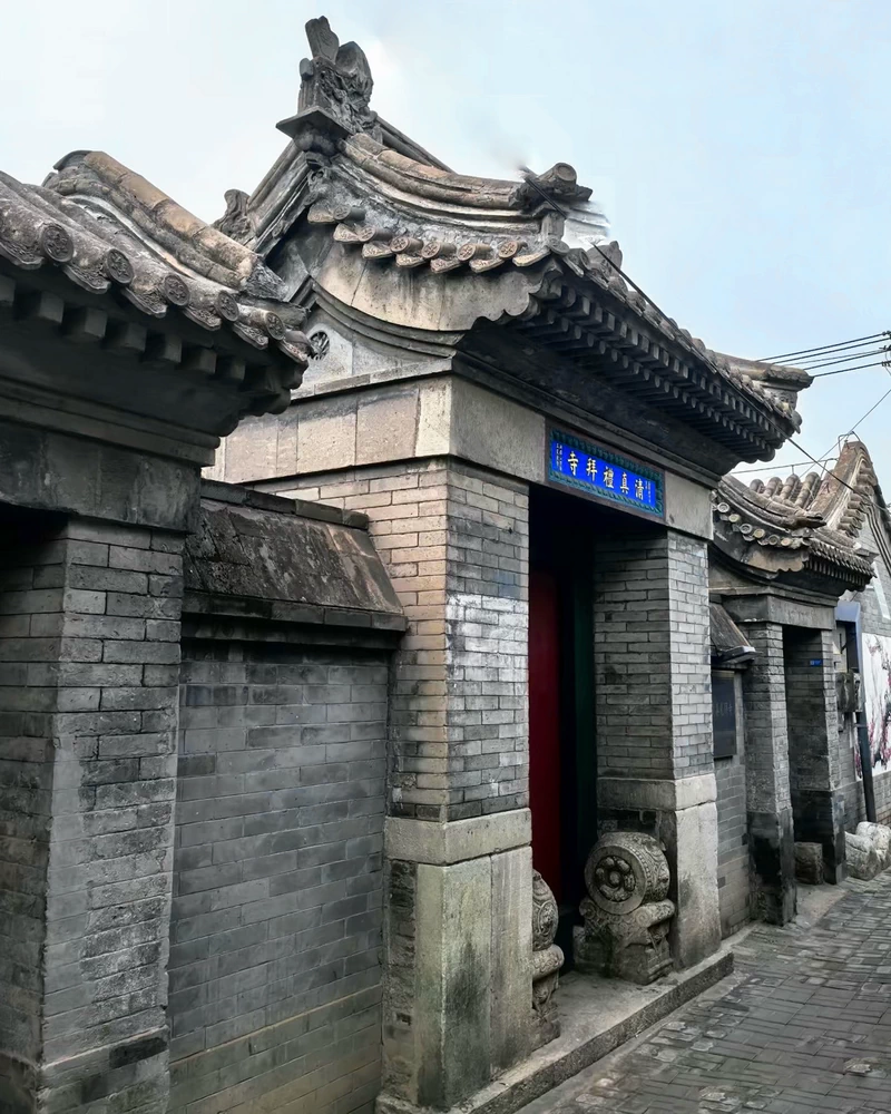 The main entrance to Qianmen Mosque