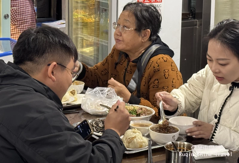 The Yaoji Chaogan restaurant is also very budget-friendly.