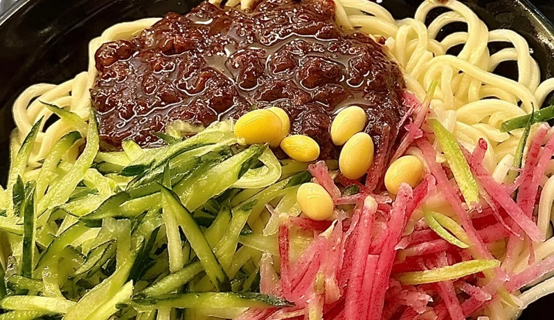 Shredded Pork with Soybean Paste (炸酱面)  at Yaoji Chaogan Restaurant