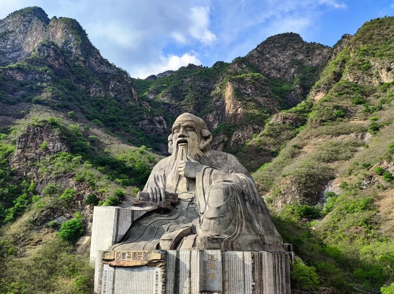 Shenglianshan (Sacred Lotus Mountain) 圣莲山 in Fangshan District