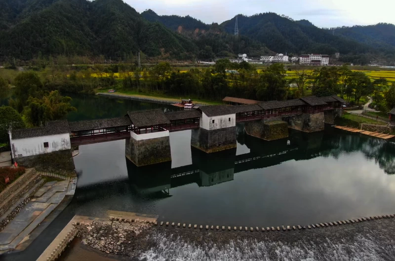 Rainbow Bridge 彩虹桥 in Wuyuan