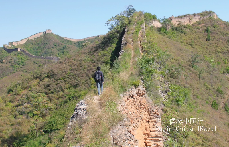 Hike along the overgrown Gubeikou Great Wall