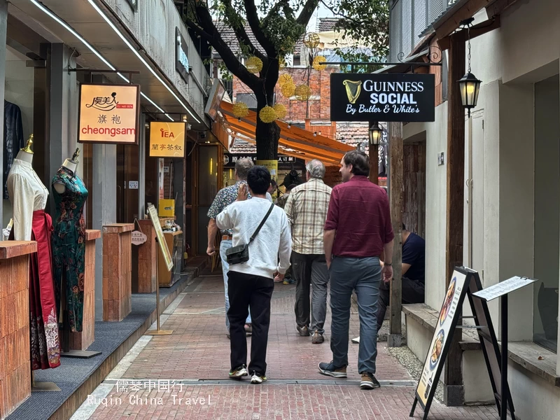 The shops spilled out in the maze of Tianzifang