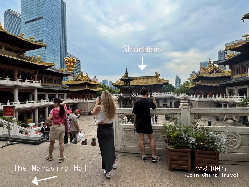 Viewing the courtyard from the platform in front of the Mahavira Hall in Jing'an Temple