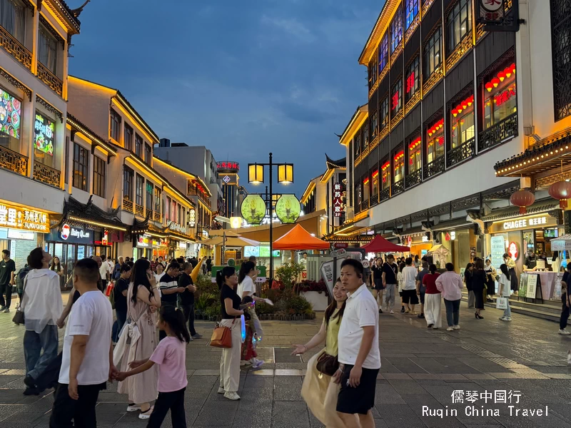 The Guanqian Street at night