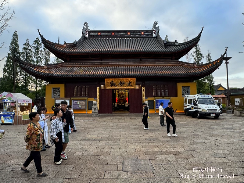 The Taoist Xuanmiao Temple in the centre of Guanqian Street