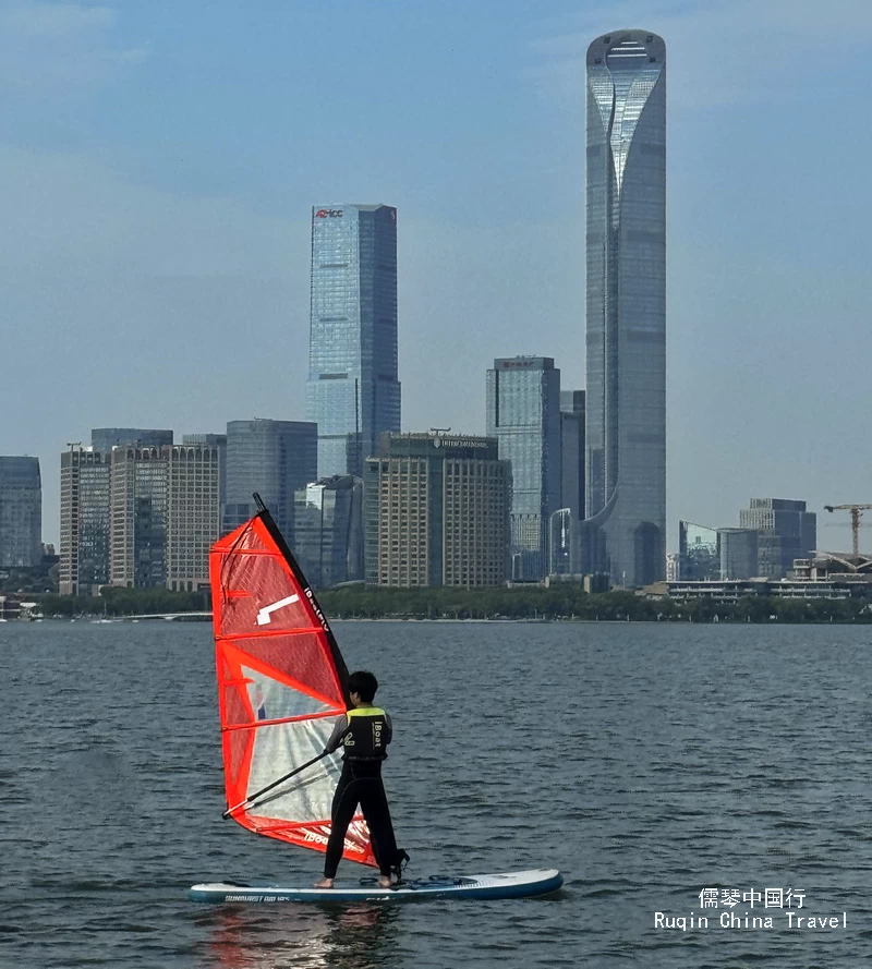 Jinji Lake Scenic Area (金鸡湖景区)