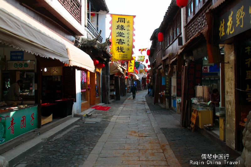 The 160-meter Ming and Qing Street (明清街) in Tongli Town
