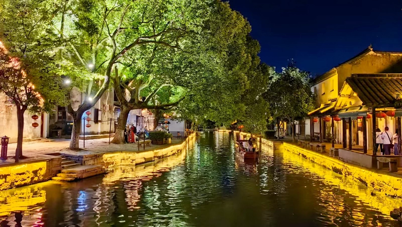 The night boat tour of Tongli