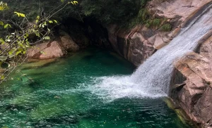 Emerald Valley (翡翠谷) in Mt.Huangshan (Yellow Mountain)