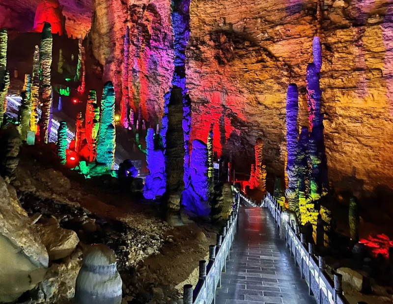 Yellow Dragon Cave in Zhangjaijie